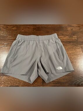 NWT The North Face Britti Short 2.0, Gray, Size Small